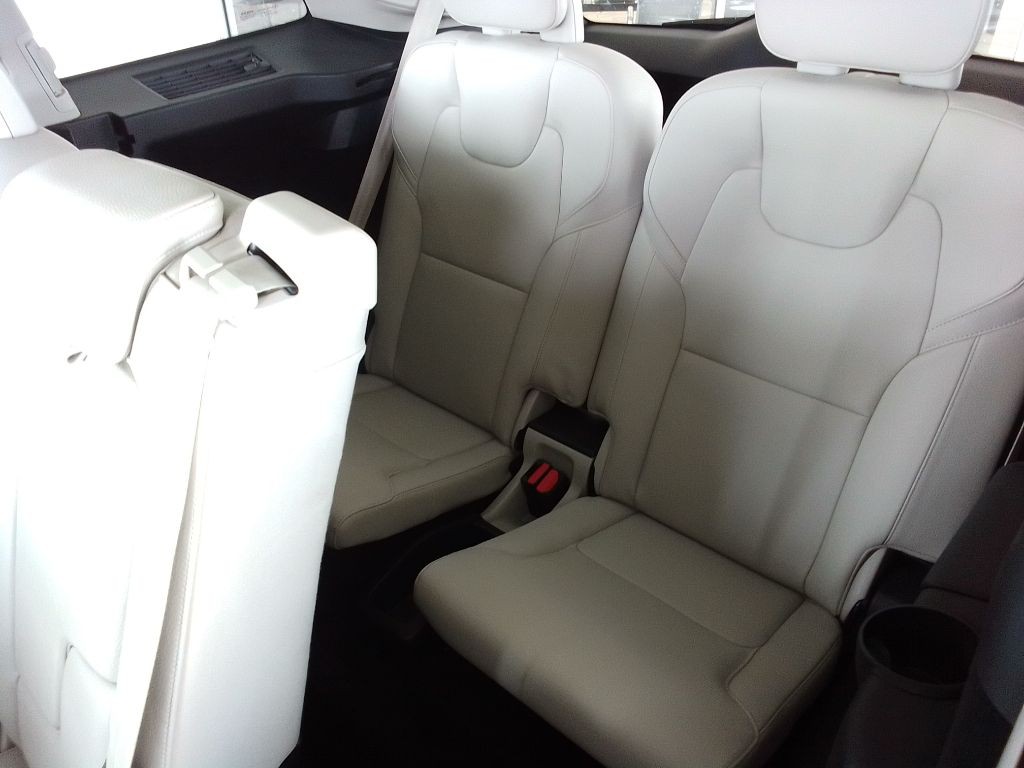 2017 Volvo XC90 Image 19