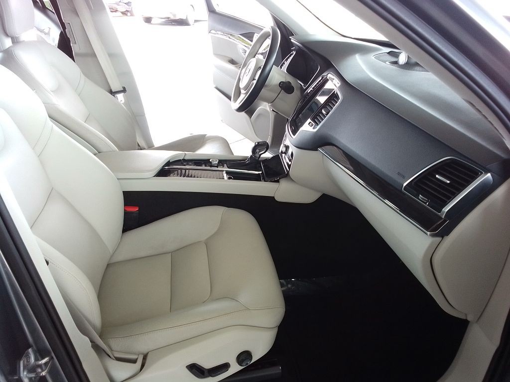 2017 Volvo XC90 Image 20