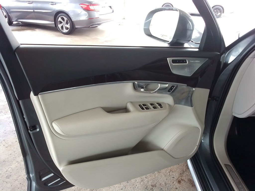2017 Volvo XC90 Image 24