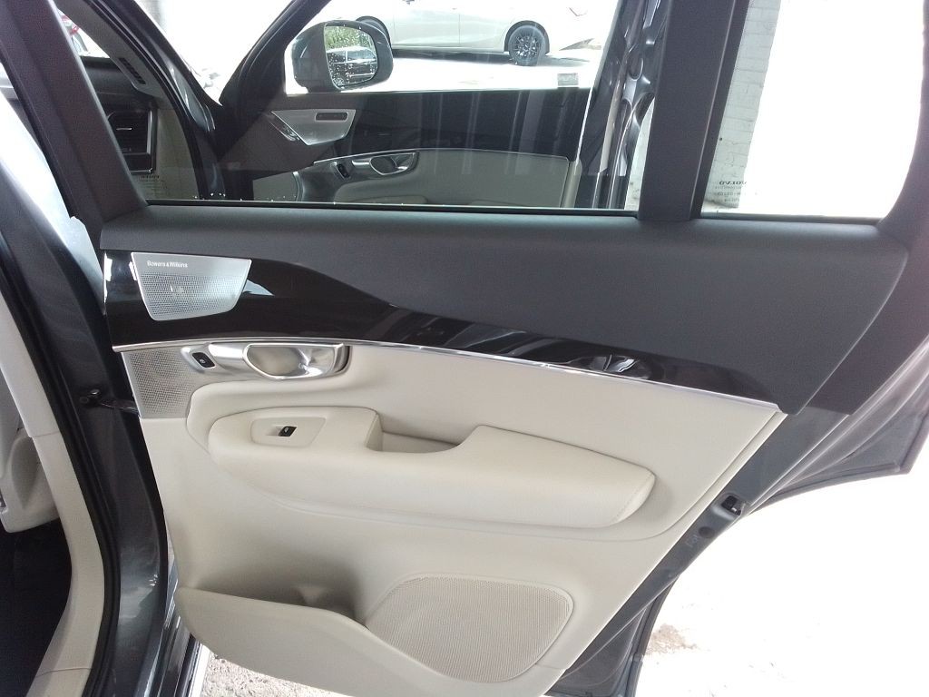2017 Volvo XC90 Image 27