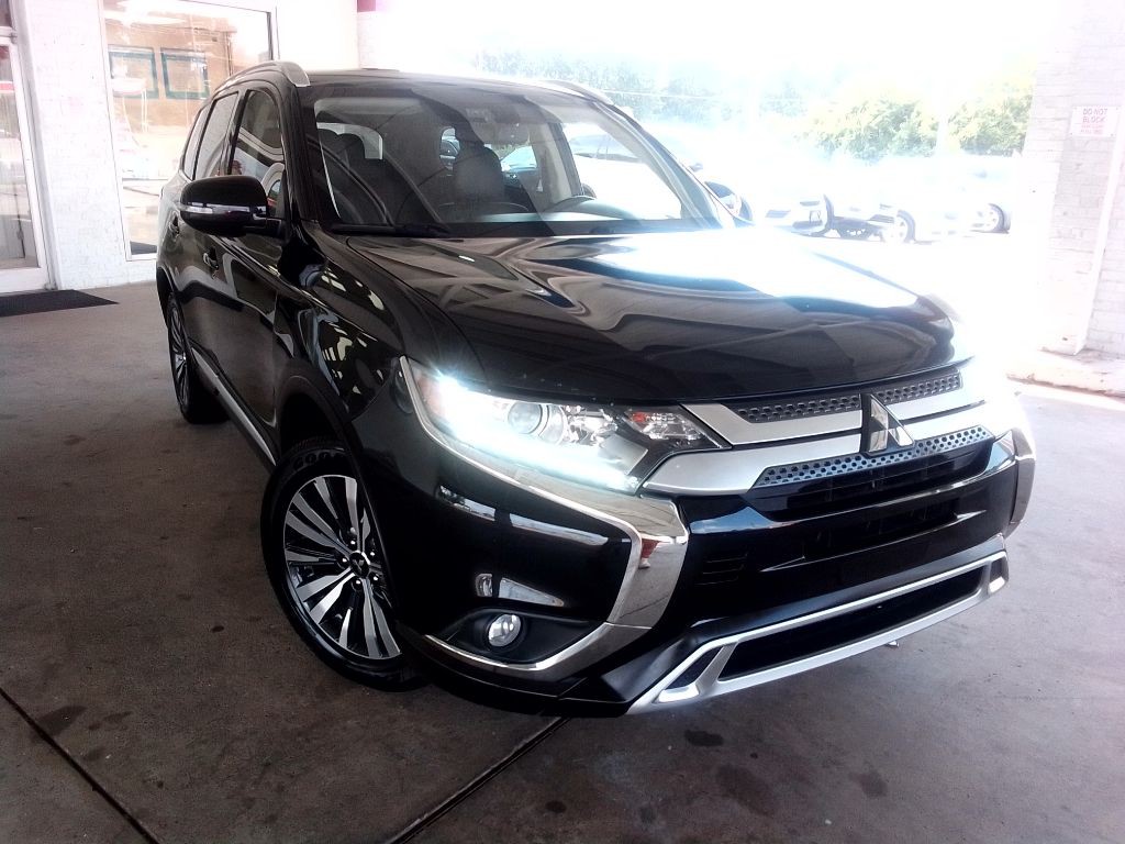 2020 Mitsubishi Outlander Image 2