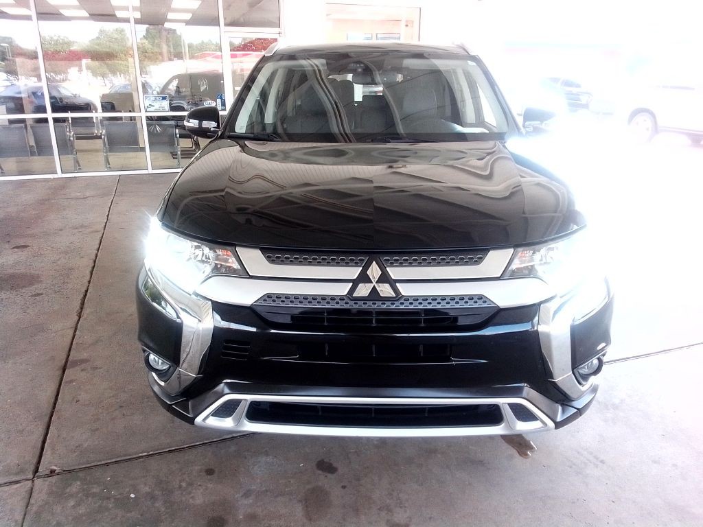 2020 Mitsubishi Outlander Image 3