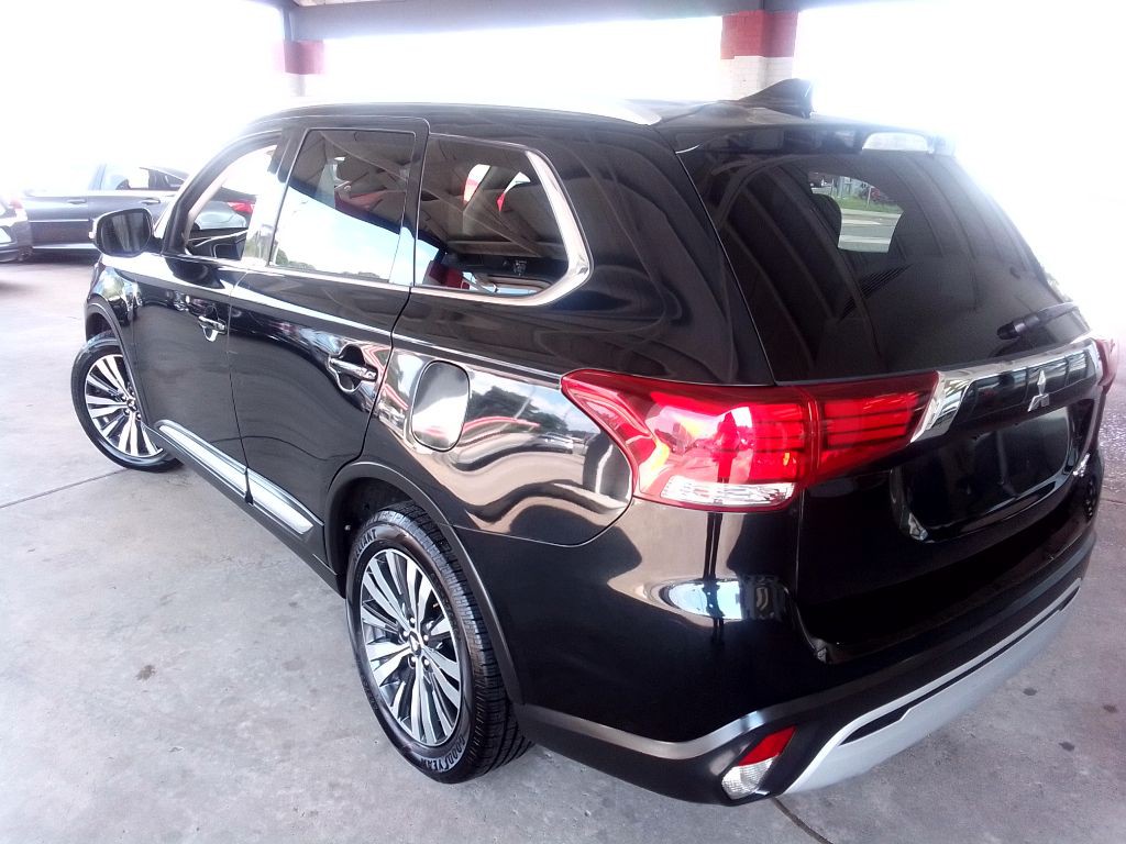 2020 Mitsubishi Outlander Image 4