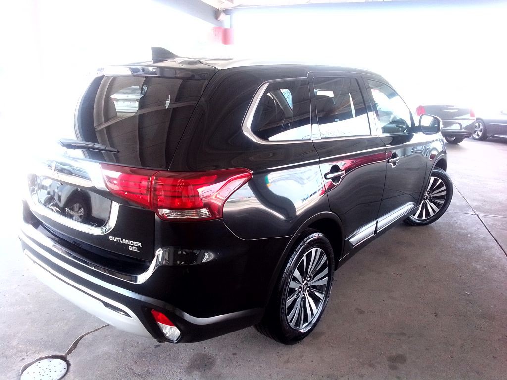 2020 Mitsubishi Outlander Image 5