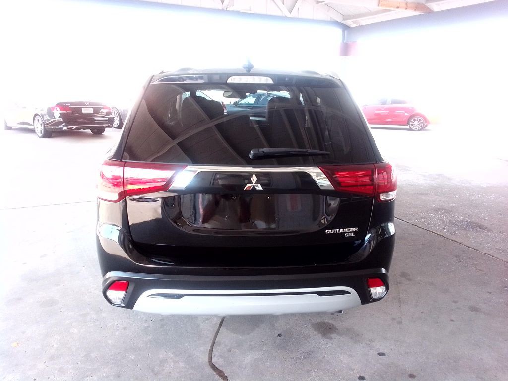 2020 Mitsubishi Outlander Image 6