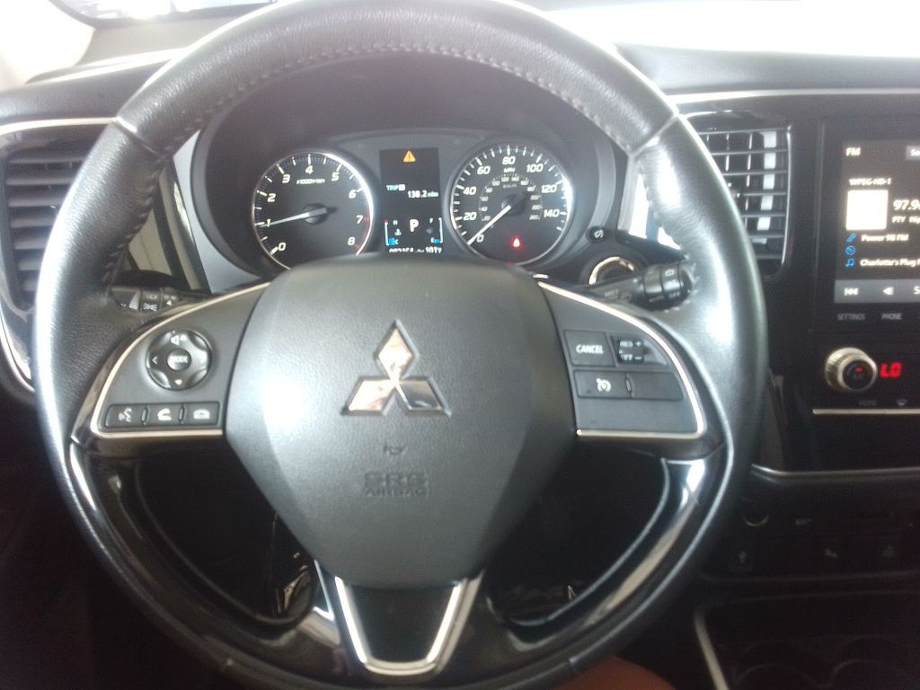 2020 Mitsubishi Outlander Image 7