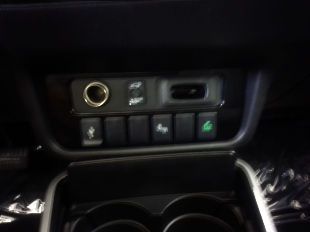 2020 Mitsubishi Outlander Image 12