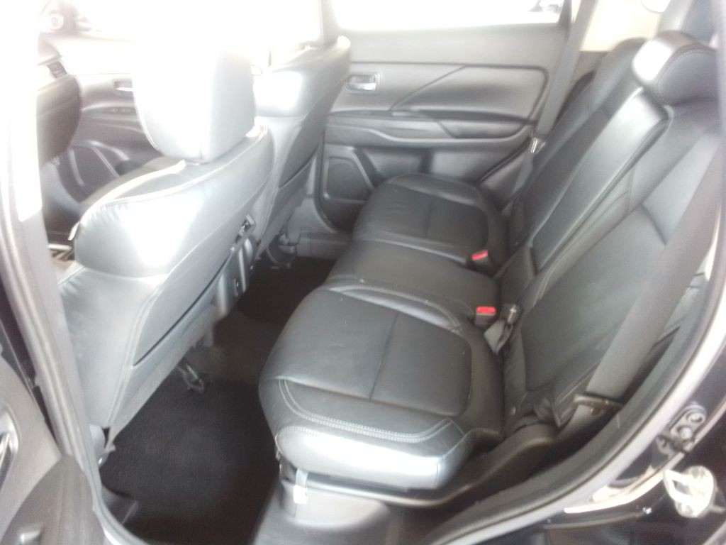 2020 Mitsubishi Outlander Image 16