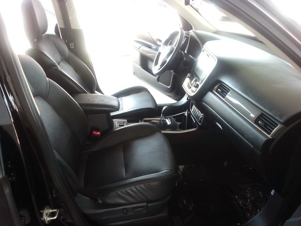 2020 Mitsubishi Outlander Image 18