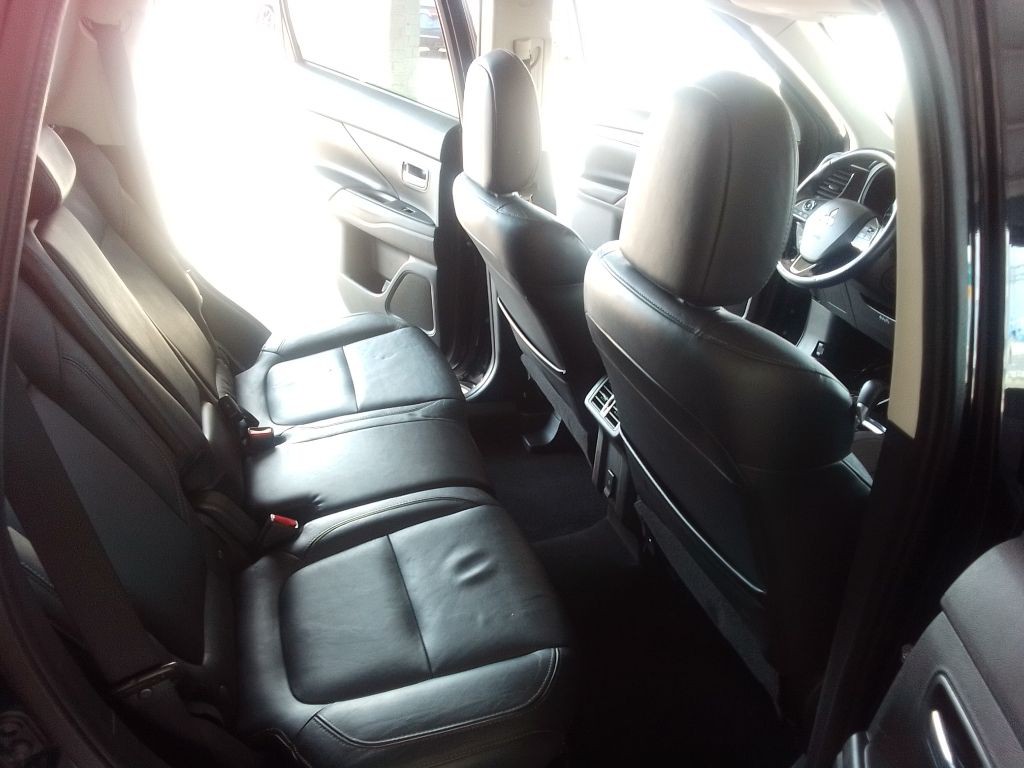 2020 Mitsubishi Outlander Image 19