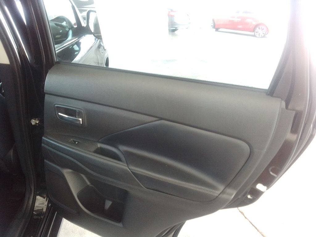 2020 Mitsubishi Outlander Image 26