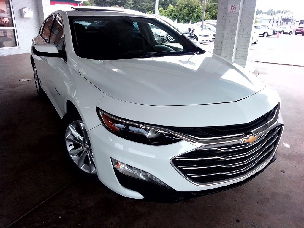 2022 Chevrolet Malibu Image 2