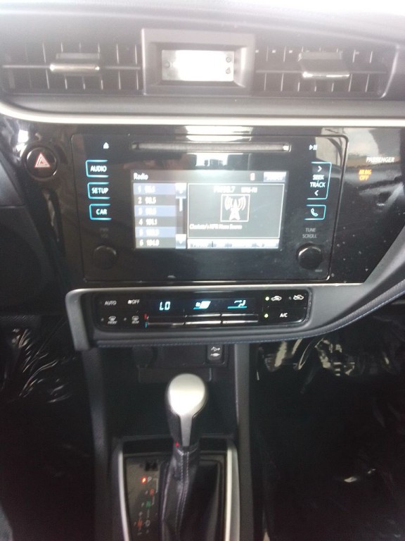 2017 Toyota Corolla Image 10