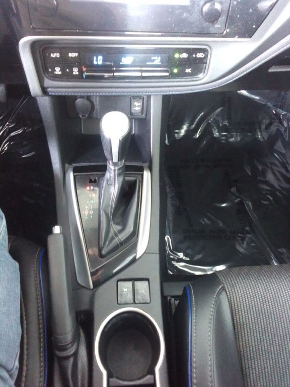 2017 Toyota Corolla Image 11