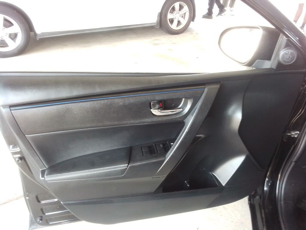 2017 Toyota Corolla Image 18
