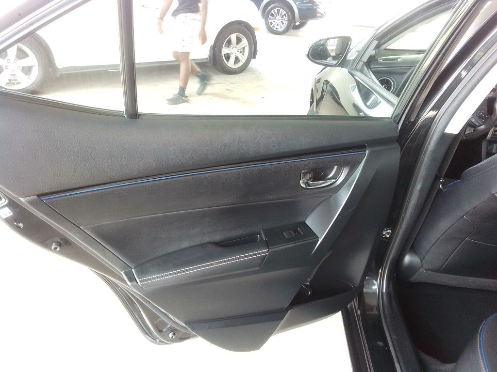 2017 Toyota Corolla Image 19