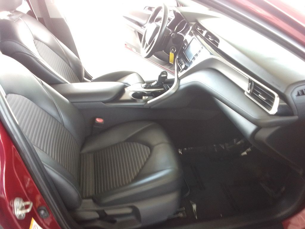 2018 Toyota Camry Image 14