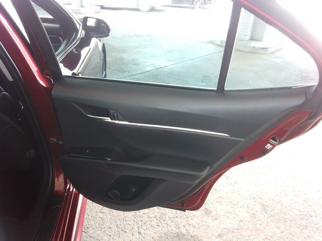 2018 Toyota Camry Image 20