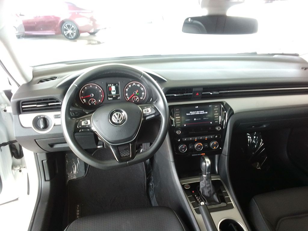 2021 Volkswagen Passat Image 7