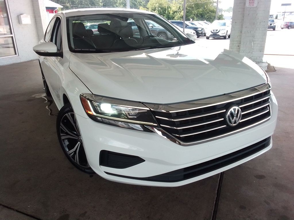 2021 Volkswagen Passat Image 2