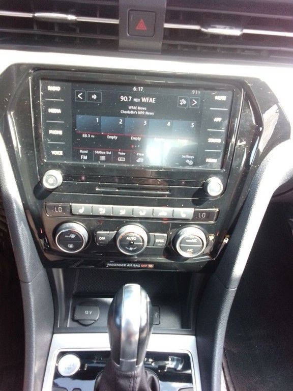 2021 Volkswagen Passat Image 12