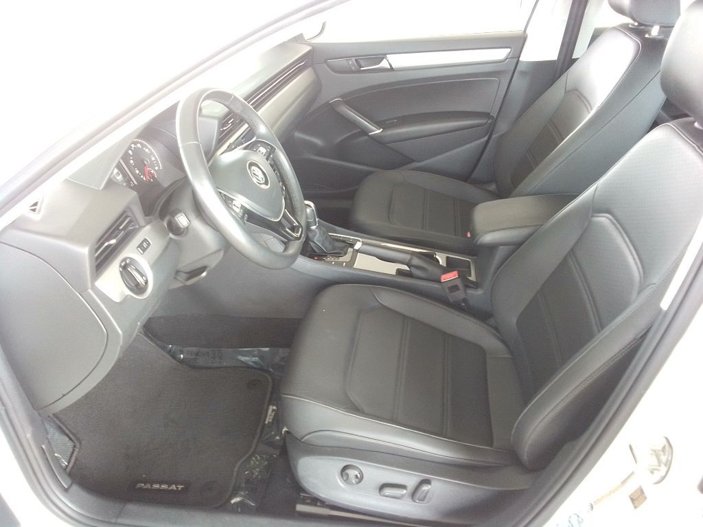 2021 Volkswagen Passat Image 16