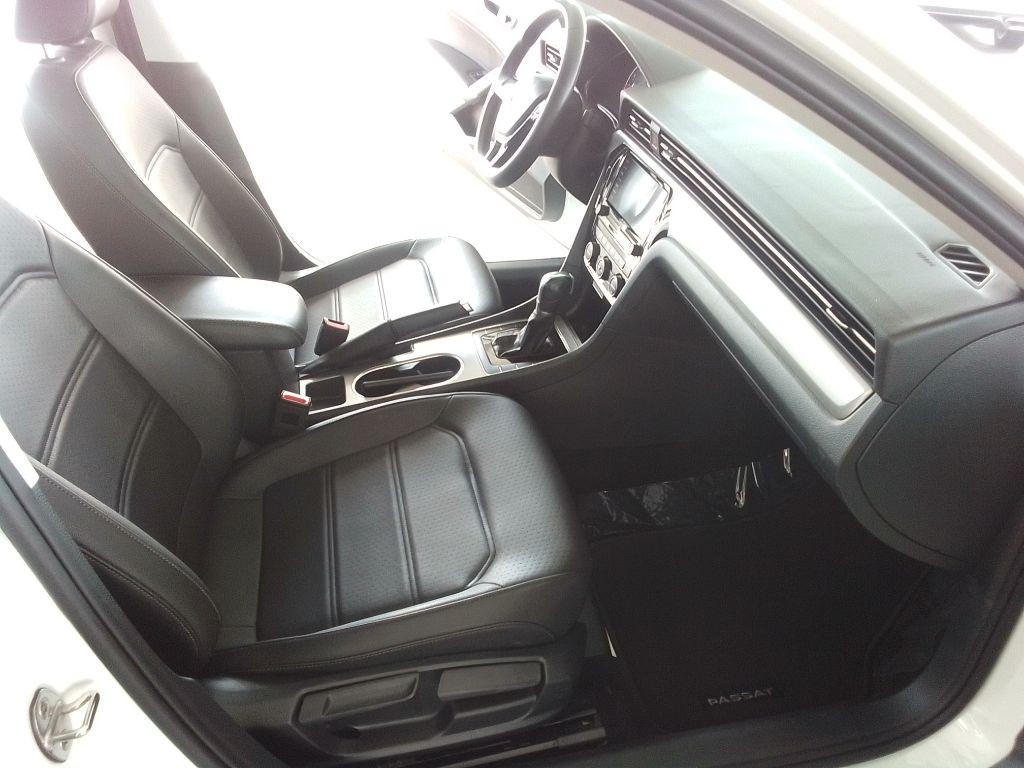 2021 Volkswagen Passat Image 18