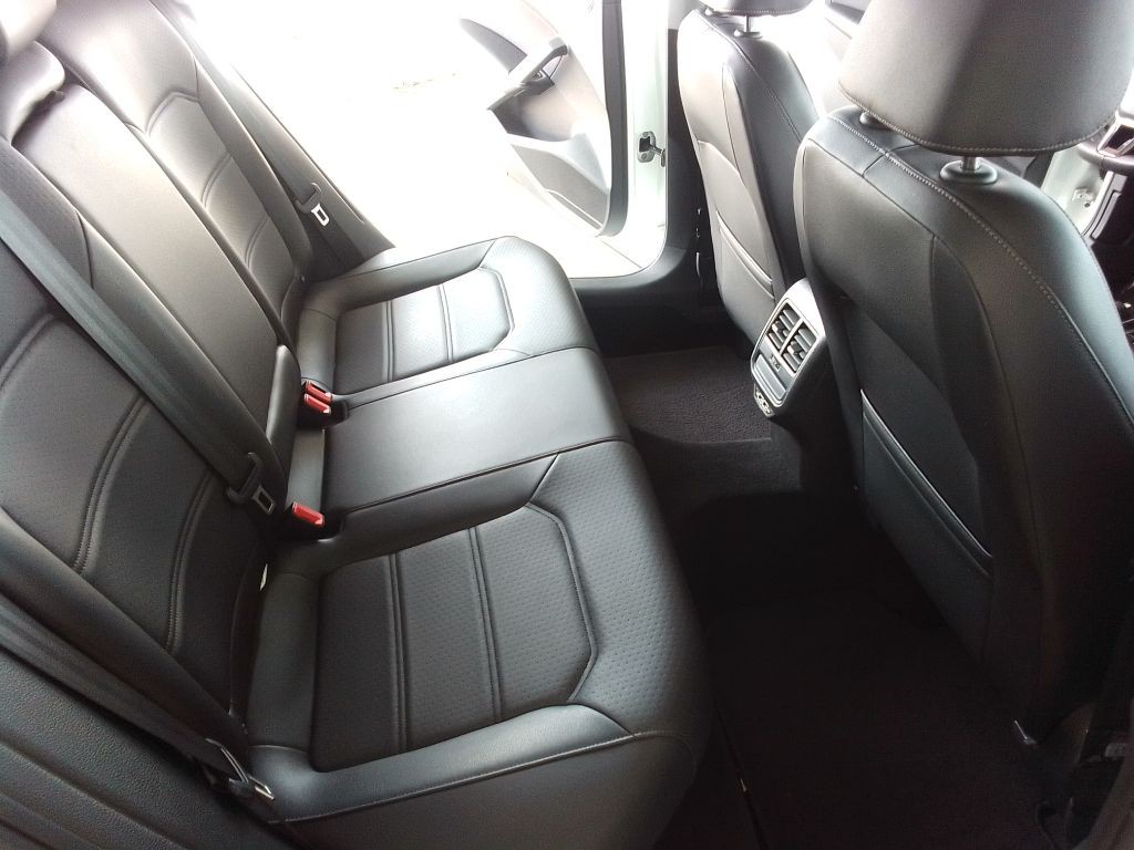 2021 Volkswagen Passat Image 19