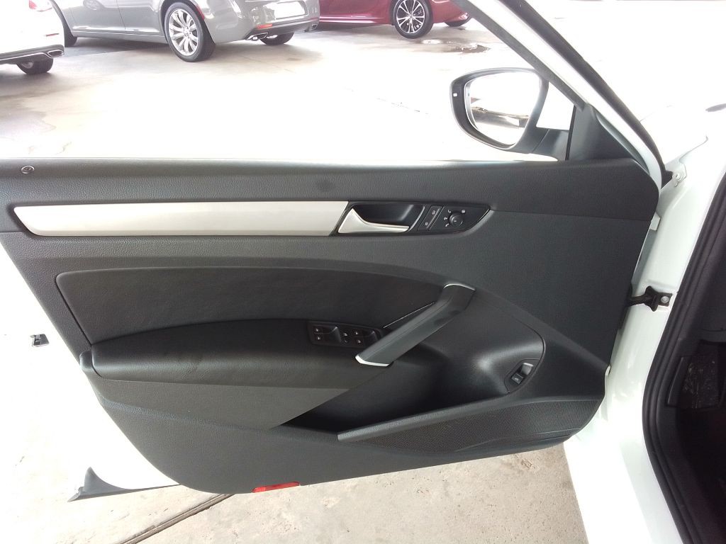 2021 Volkswagen Passat Image 21