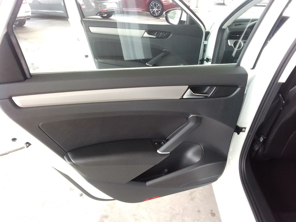 2021 Volkswagen Passat Image 22