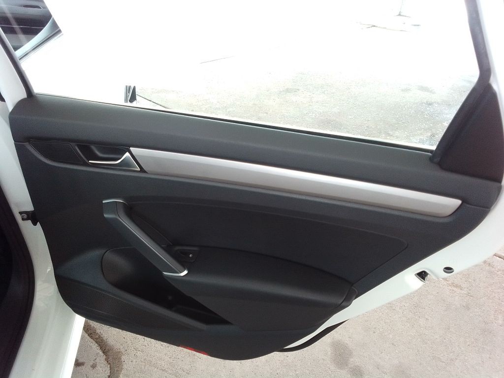 2021 Volkswagen Passat Image 24