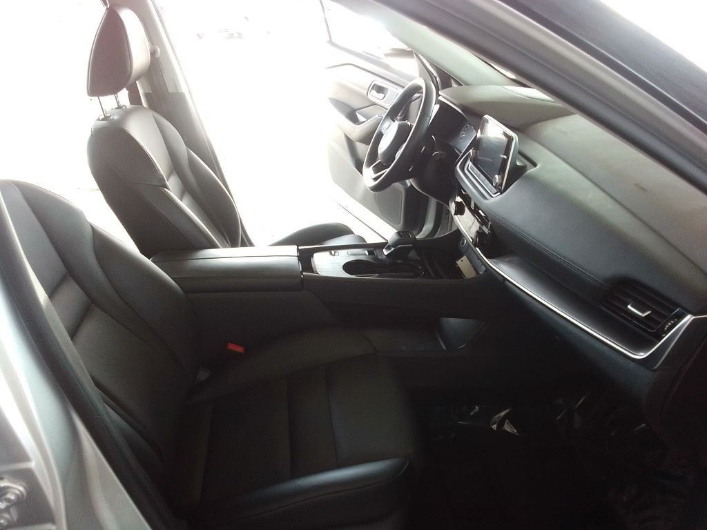 2021 Nissan Rogue Image 18