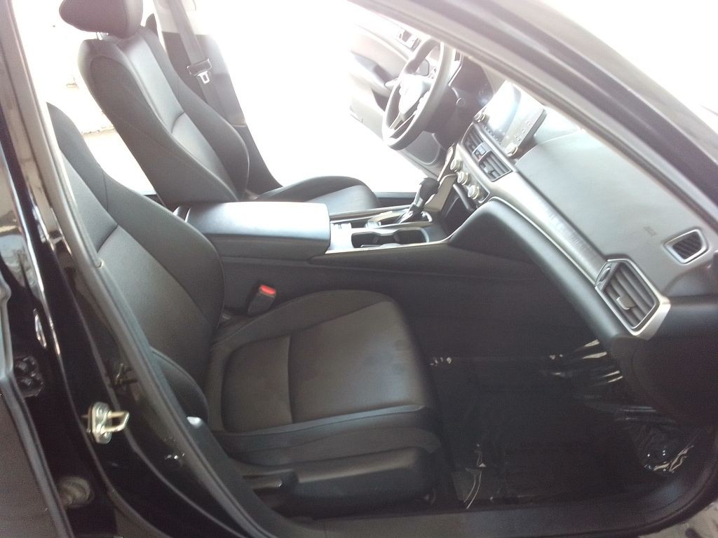 2019 Honda Accord Image 16