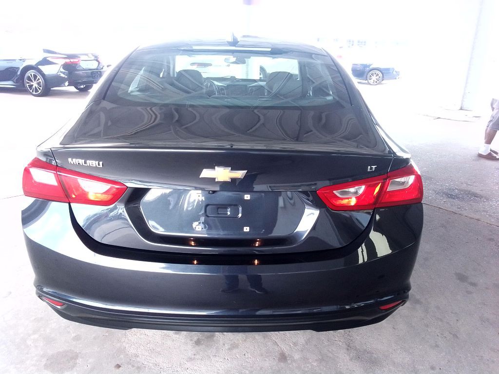 2023 Chevrolet Malibu Image 3
