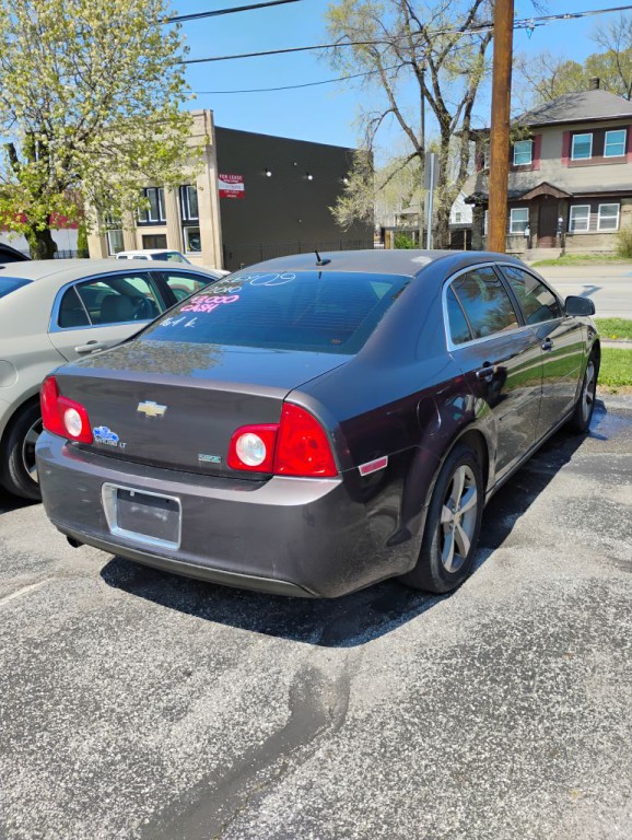 2010 Chevrolet Malibu Image 2