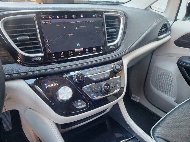 2023 Chrysler Pacifica Image 4