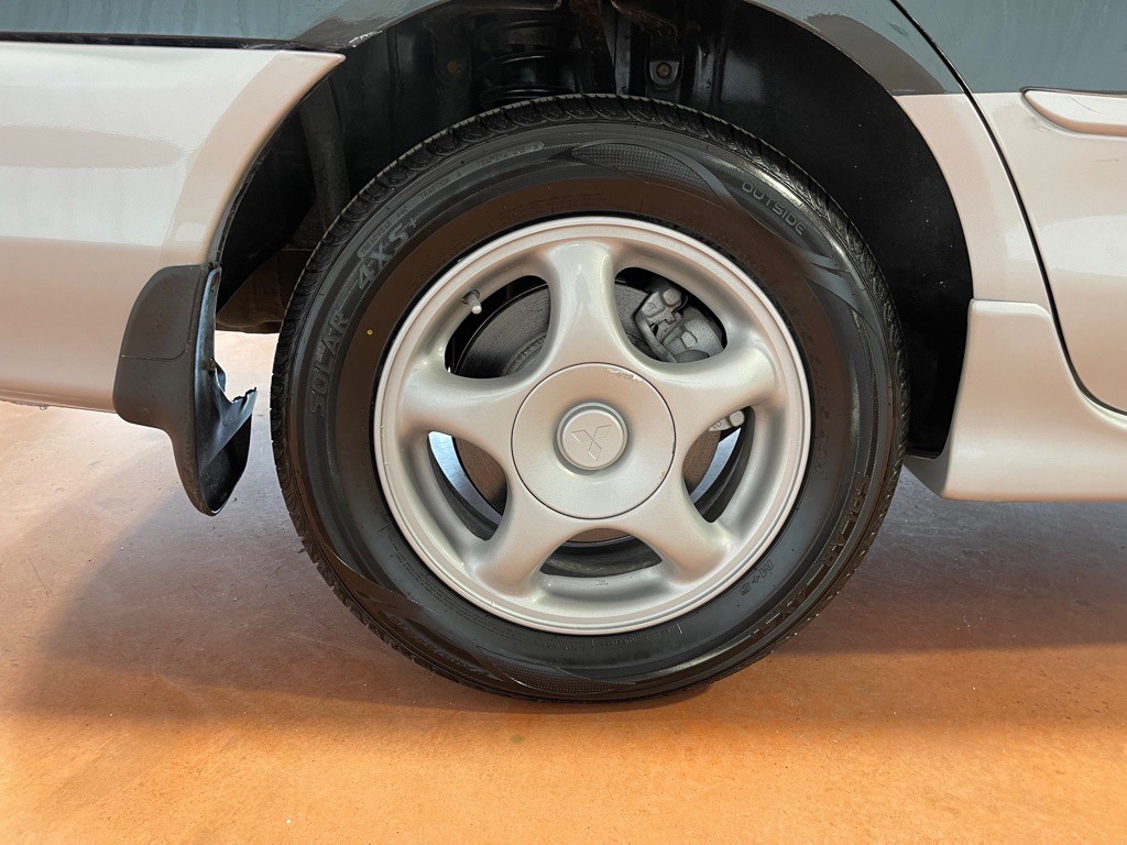 1994 Mitsubishi Galant Image 12