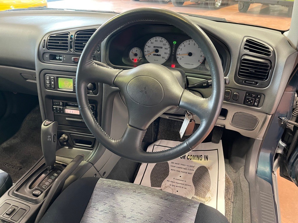 1994 Mitsubishi Galant Image 16