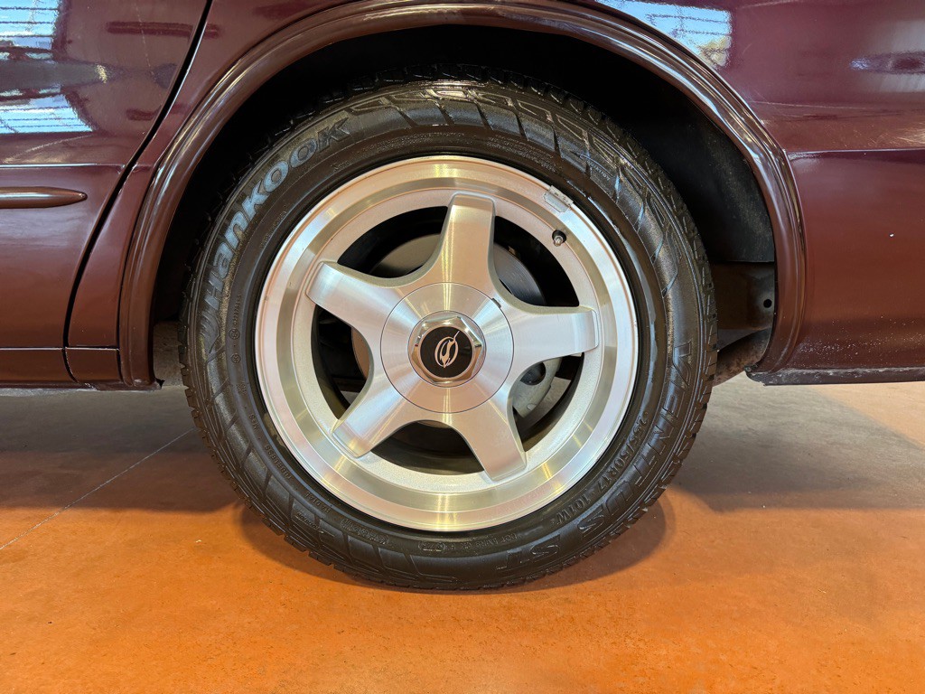 1995 Chevrolet Impala Image 13
