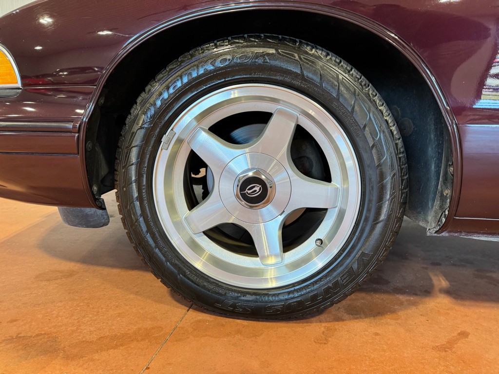 1995 Chevrolet Impala Image 14