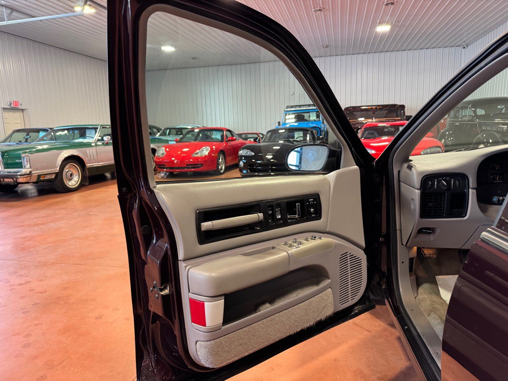 1995 Chevrolet Impala Image 17
