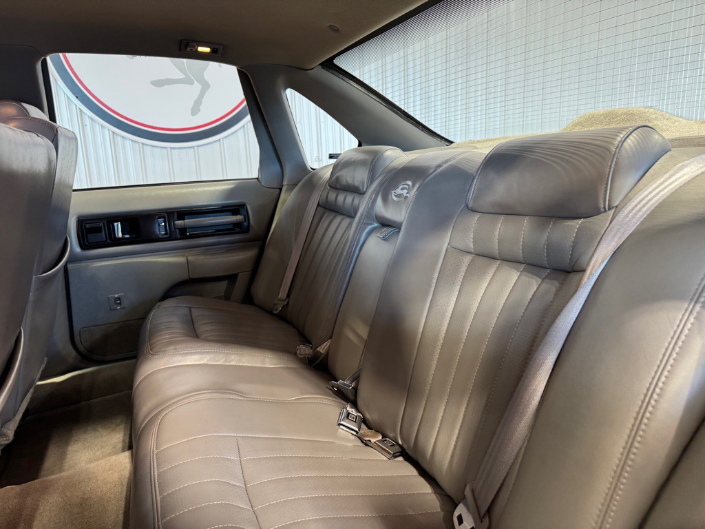 1995 Chevrolet Impala Image 22