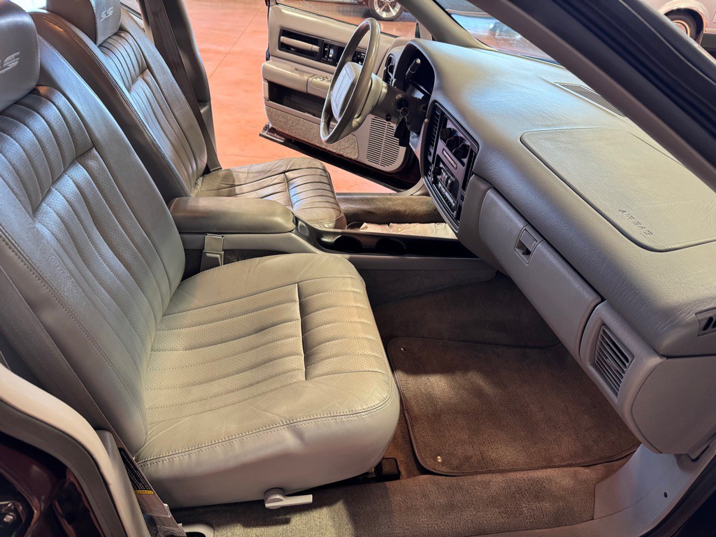 1995 Chevrolet Impala Image 24