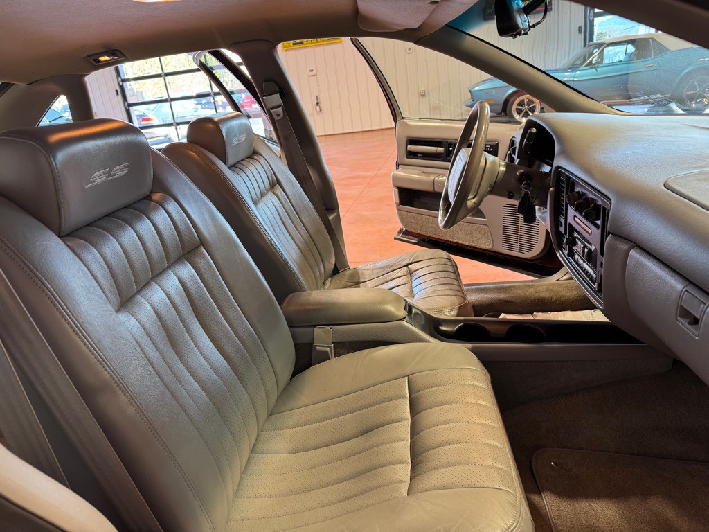 1995 Chevrolet Impala Image 25