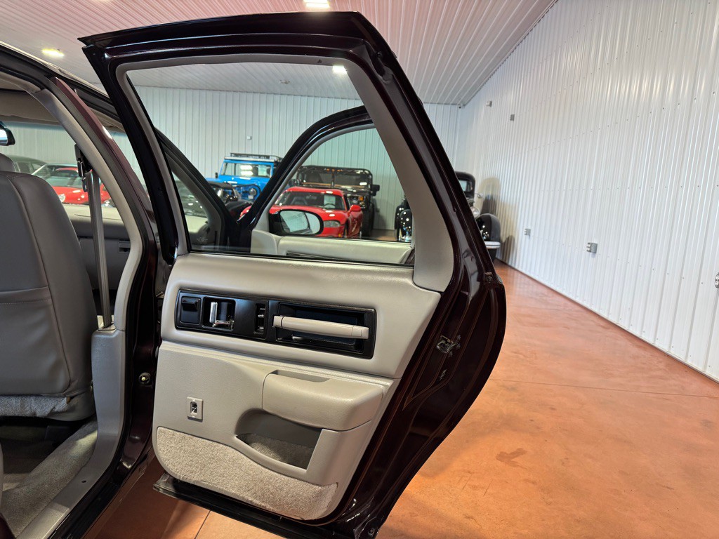 1995 Chevrolet Impala Image 26