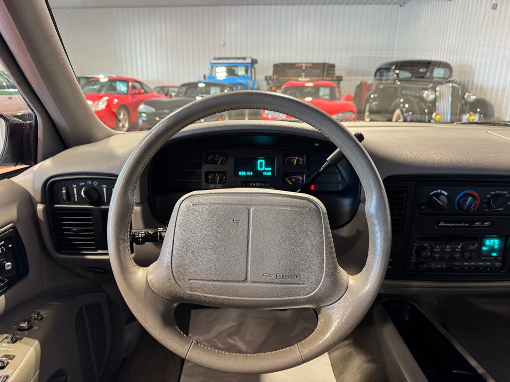 1995 Chevrolet Impala Image 30