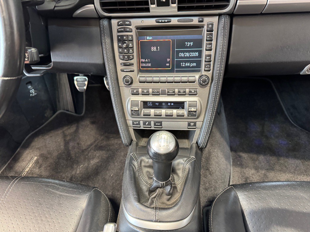 2006 Porsche 911 Image 32