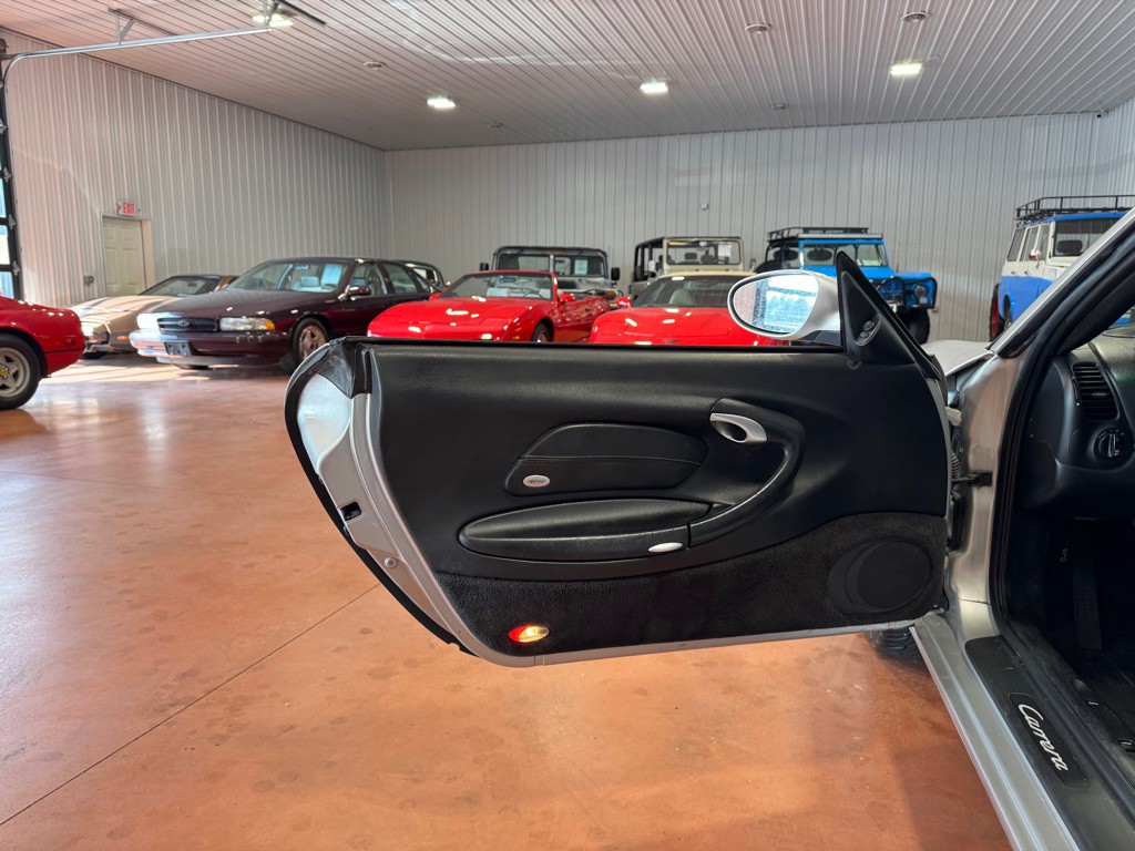 2001 Porsche 911 Image 18