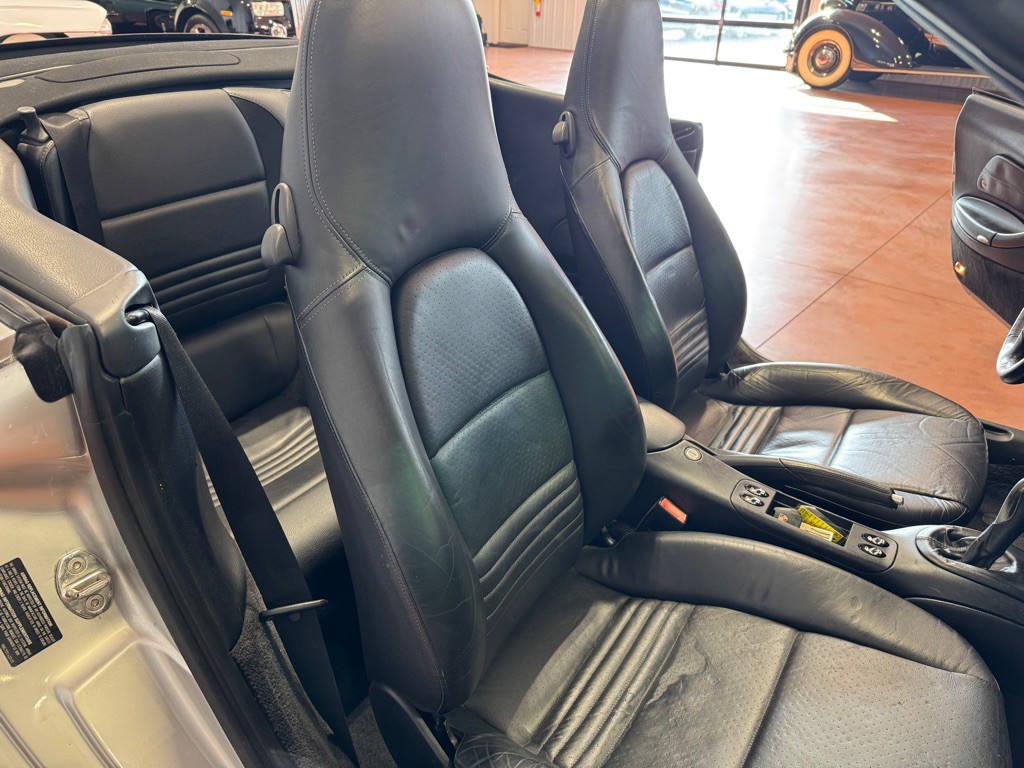 2001 Porsche 911 Image 25