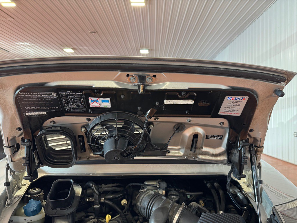2001 Porsche 911 Image 31